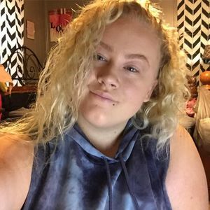 Meet your Posher, Chloe